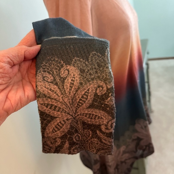 One World Tunic Top   ~ worn twice ~ - Picture 3 of 6